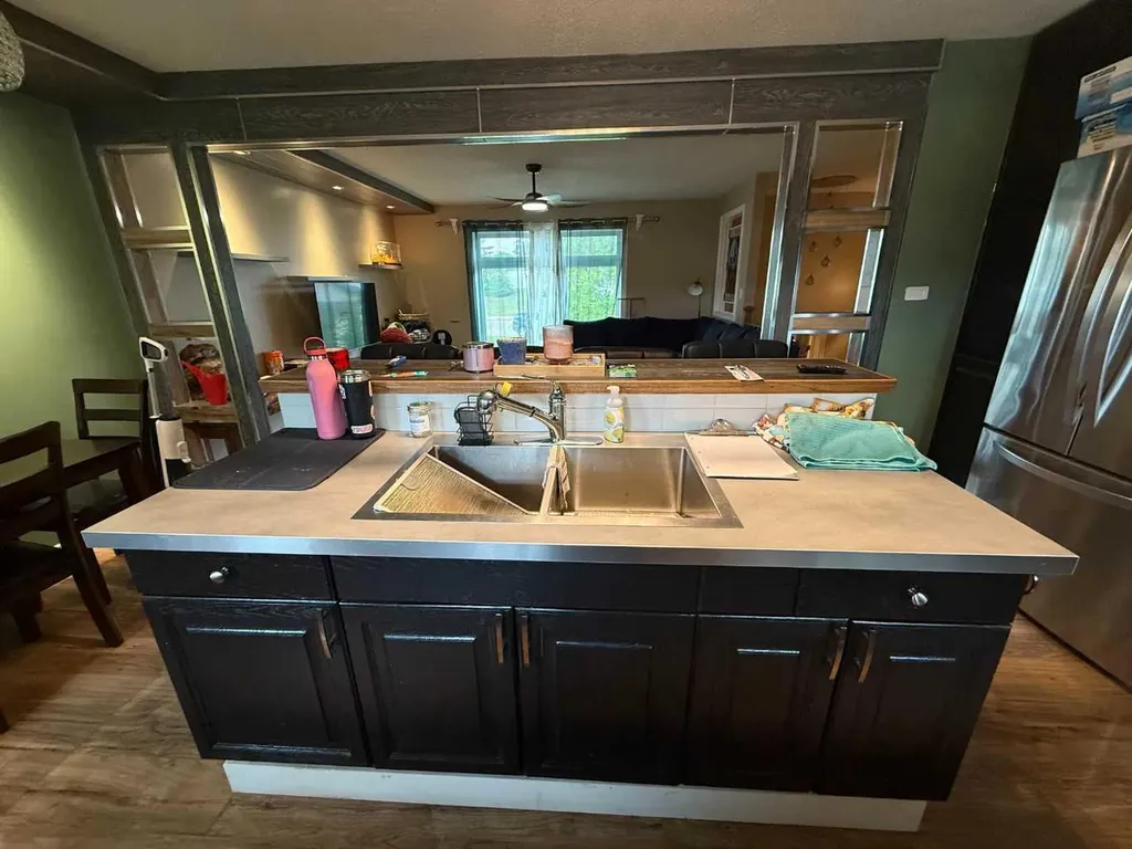 9913 72 Avenue Peace River AB T8S 1B1