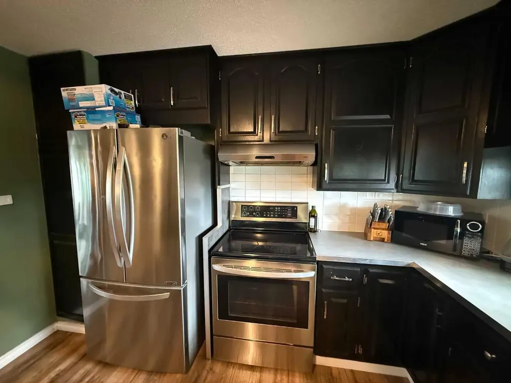 9913 72 Avenue Peace River AB T8S 1B1