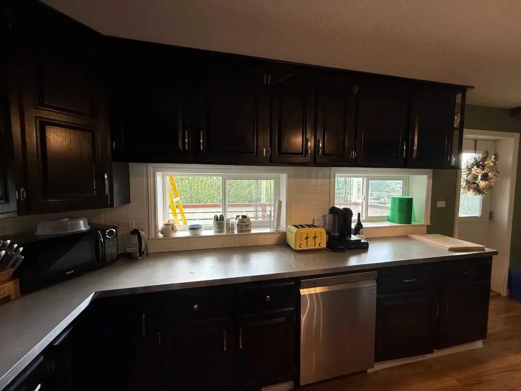 9913 72 Avenue Peace River AB T8S 1B1