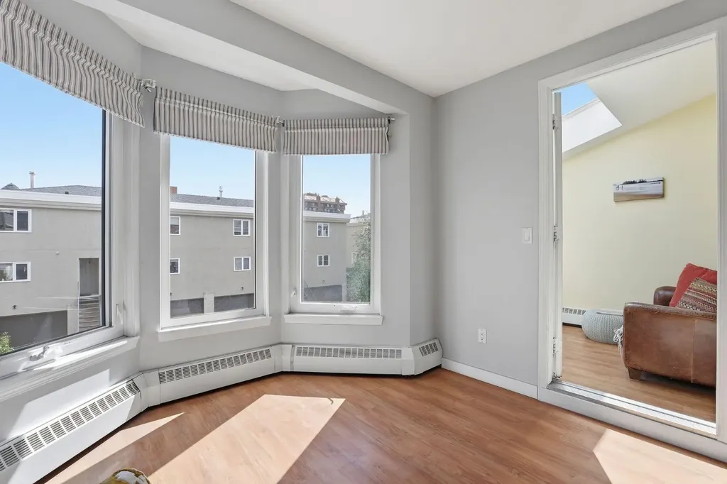 1111 13 Avenue SW Calgary AB T2R 0L7