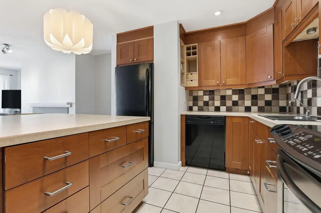 1111 13 Avenue SW Calgary AB T2R 0L7