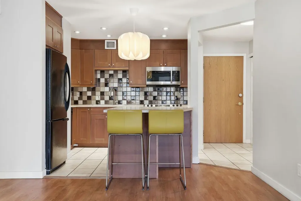 1111 13 Avenue SW Calgary AB T2R 0L7