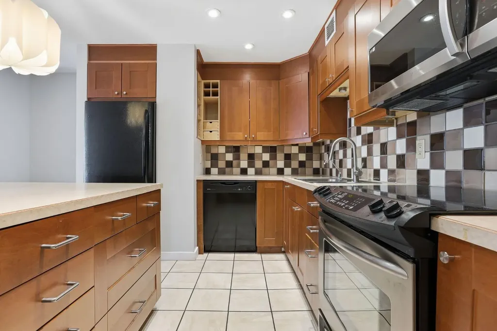 1111 13 Avenue SW Calgary AB T2R 0L7