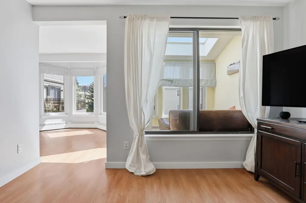 1111 13 Avenue SW Calgary AB T2R 0L7