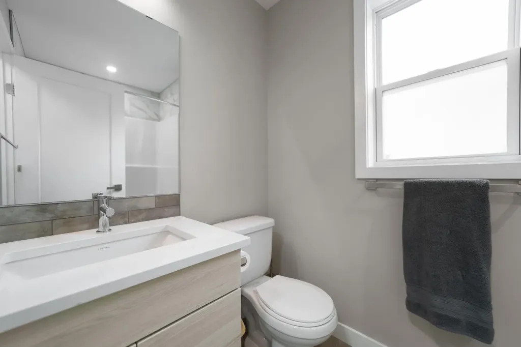 4428 74 Street Camrose AB T4V5C8