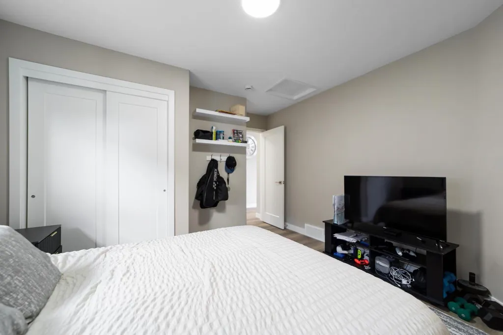 4428 74 Street Camrose AB T4V5C8