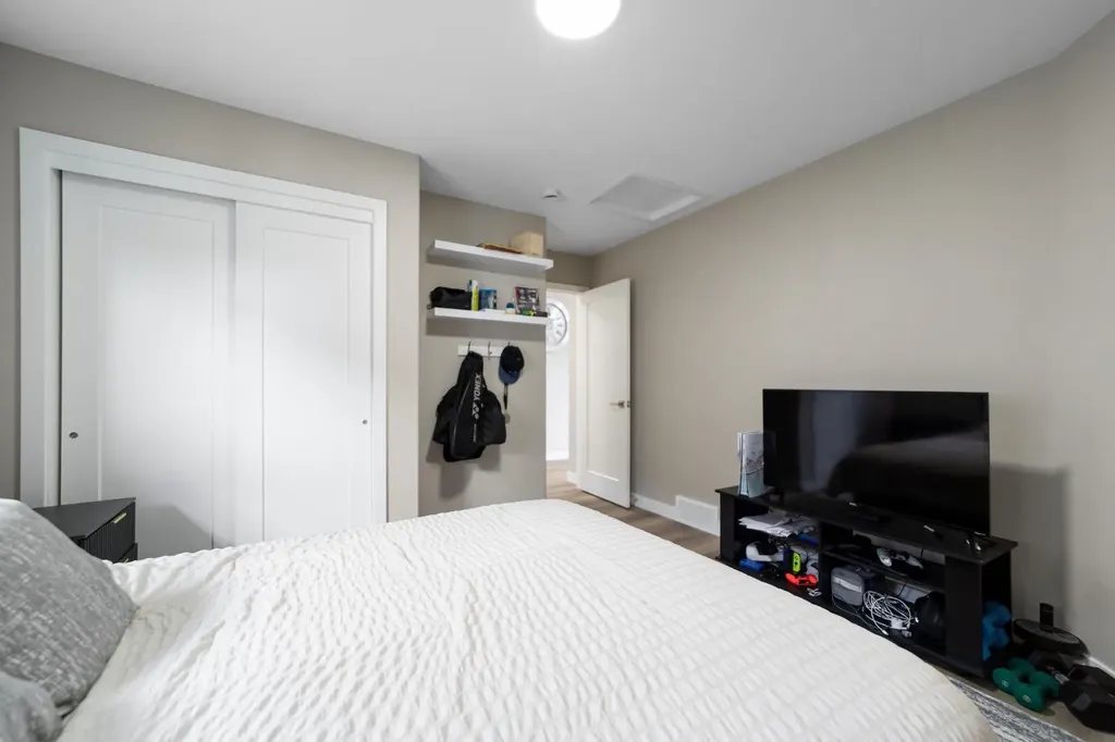 4428 74 Street Camrose AB T4V5C8