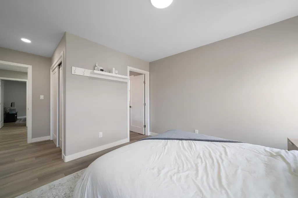 4428 74 Street Camrose AB T4V5C8