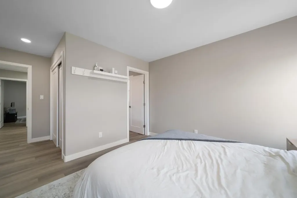 4428 74 Street Camrose AB T4V5C8