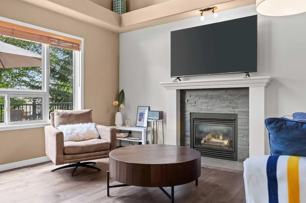 929 Sierra Morena Court SW Calgary AB T3H 3R3