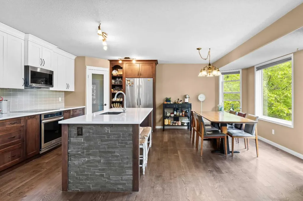 929 Sierra Morena Court SW Calgary AB T3H 3R3