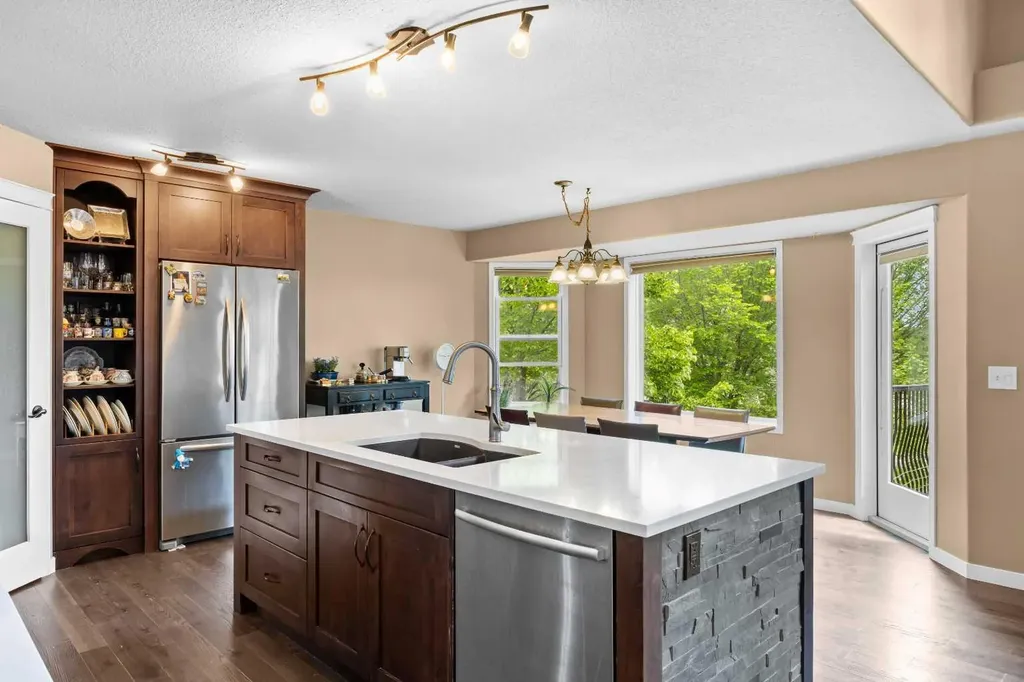 929 Sierra Morena Court SW Calgary AB T3H 3R3
