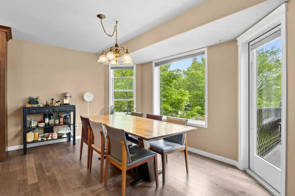 929 Sierra Morena Court SW Calgary AB T3H 3R3