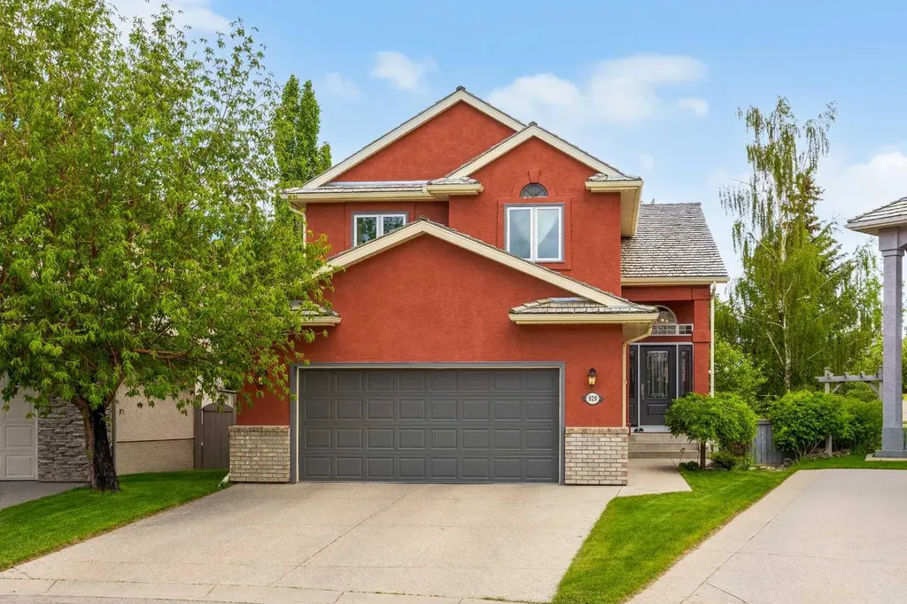 929 Sierra Morena Court SW Calgary AB T3H 3R3