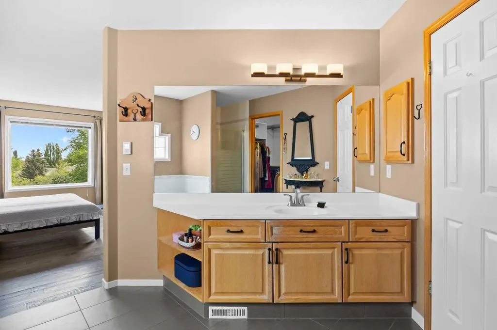929 Sierra Morena Court SW Calgary AB T3H 3R3