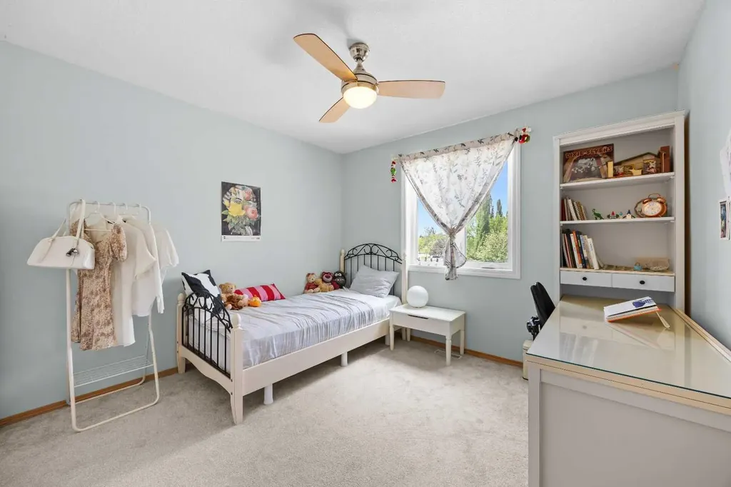 929 Sierra Morena Court SW Calgary AB T3H 3R3