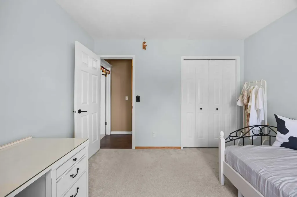 929 Sierra Morena Court SW Calgary AB T3H 3R3