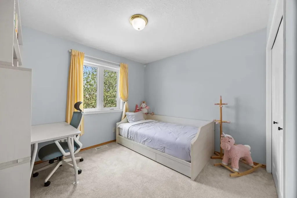 929 Sierra Morena Court SW Calgary AB T3H 3R3