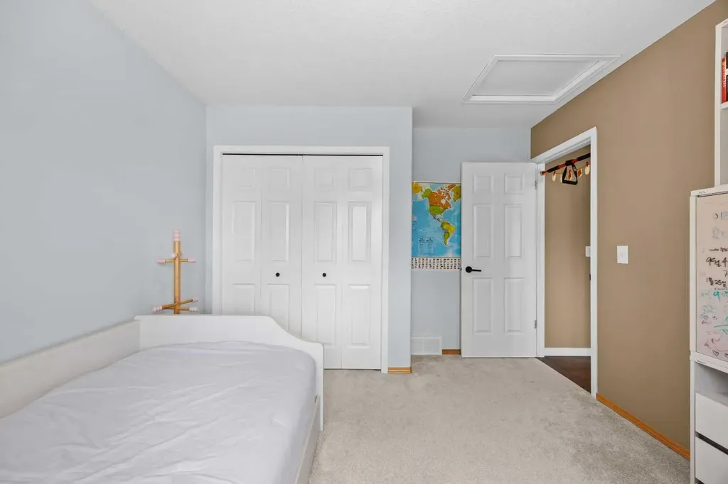929 Sierra Morena Court SW Calgary AB T3H 3R3