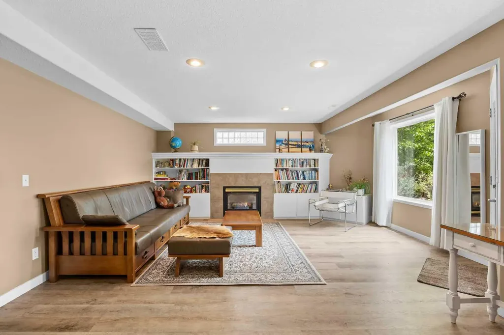 929 Sierra Morena Court SW Calgary AB T3H 3R3