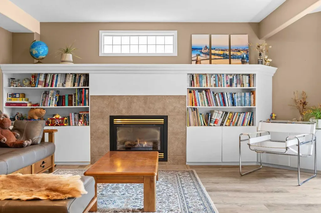929 Sierra Morena Court SW Calgary AB T3H 3R3