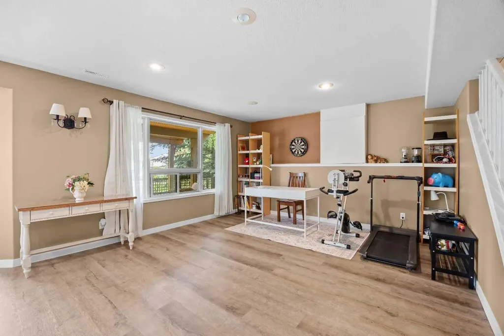 929 Sierra Morena Court SW Calgary AB T3H 3R3
