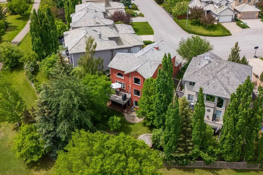929 Sierra Morena Court SW Calgary AB T3H 3R3