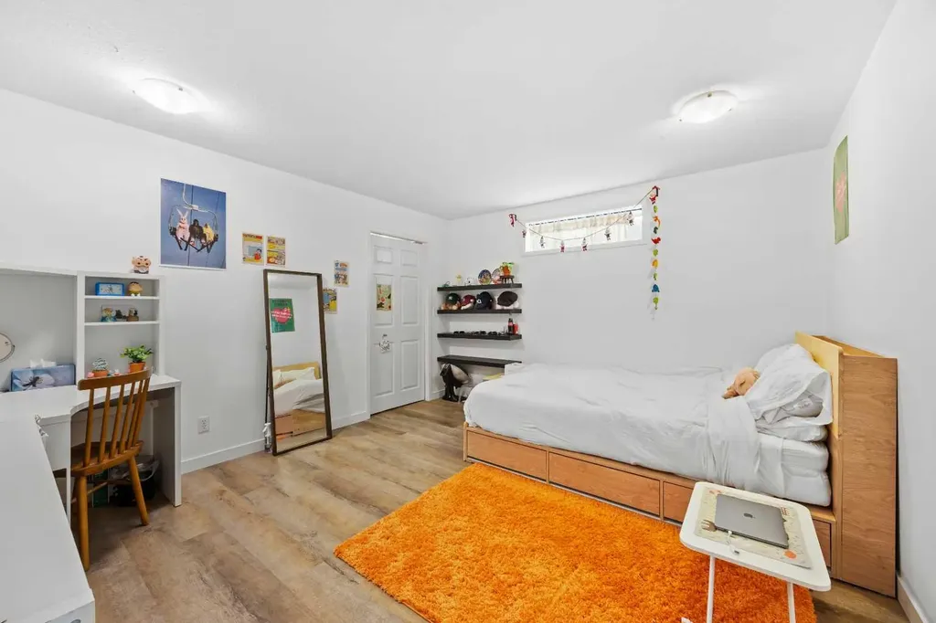 929 Sierra Morena Court SW Calgary AB T3H 3R3