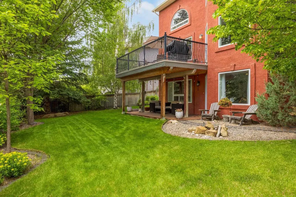929 Sierra Morena Court SW Calgary AB T3H 3R3