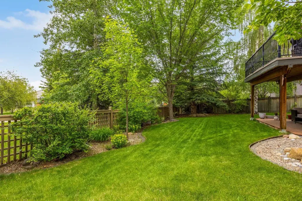 929 Sierra Morena Court SW Calgary AB T3H 3R3