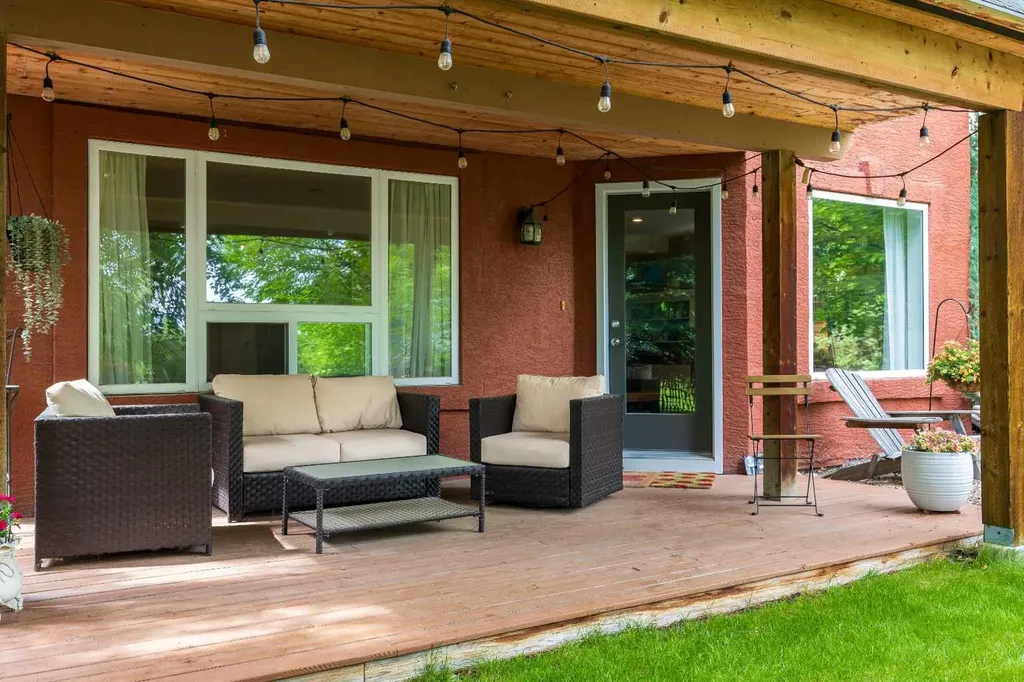 929 Sierra Morena Court SW Calgary AB T3H 3R3