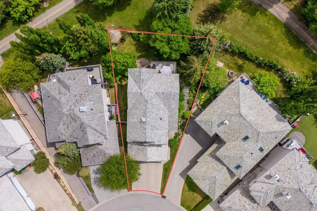 929 Sierra Morena Court SW Calgary AB T3H 3R3