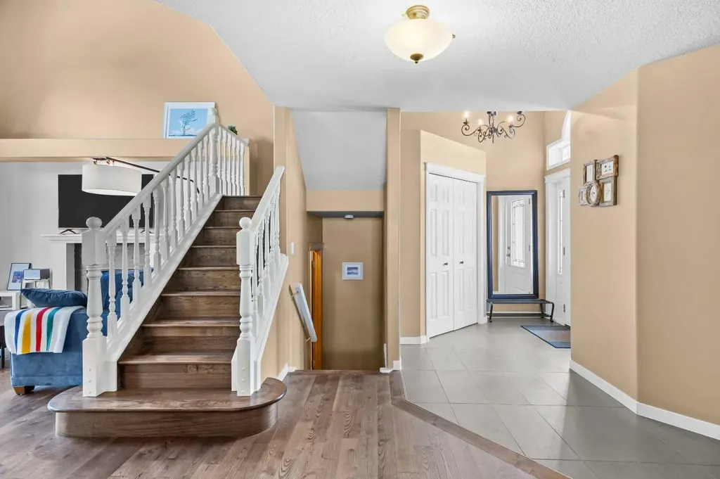 929 Sierra Morena Court SW Calgary AB T3H 3R3
