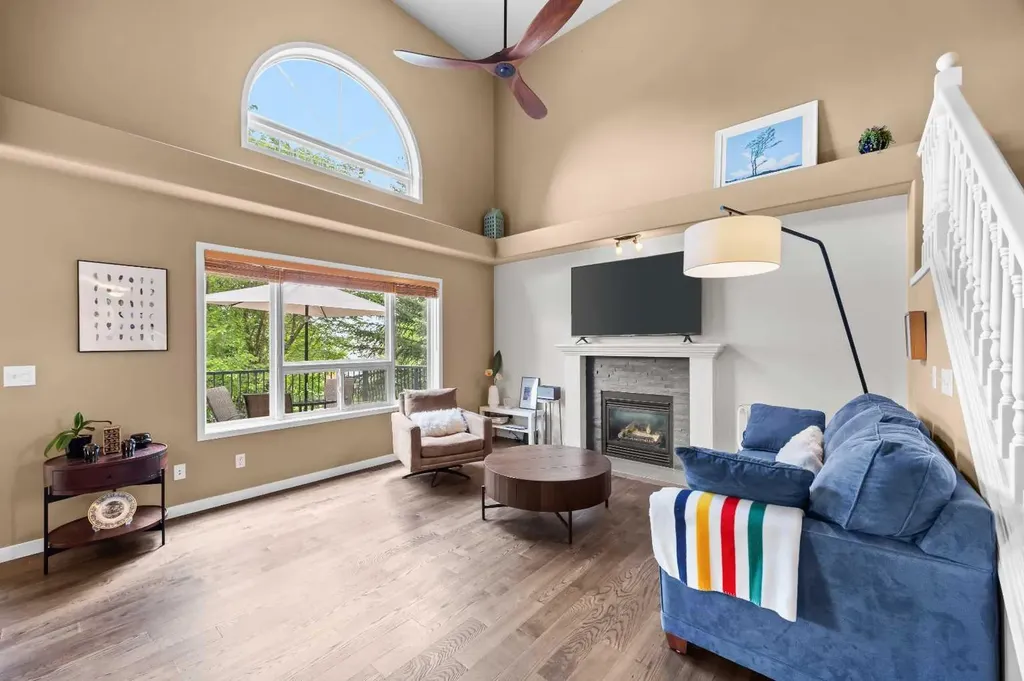 929 Sierra Morena Court SW Calgary AB T3H 3R3