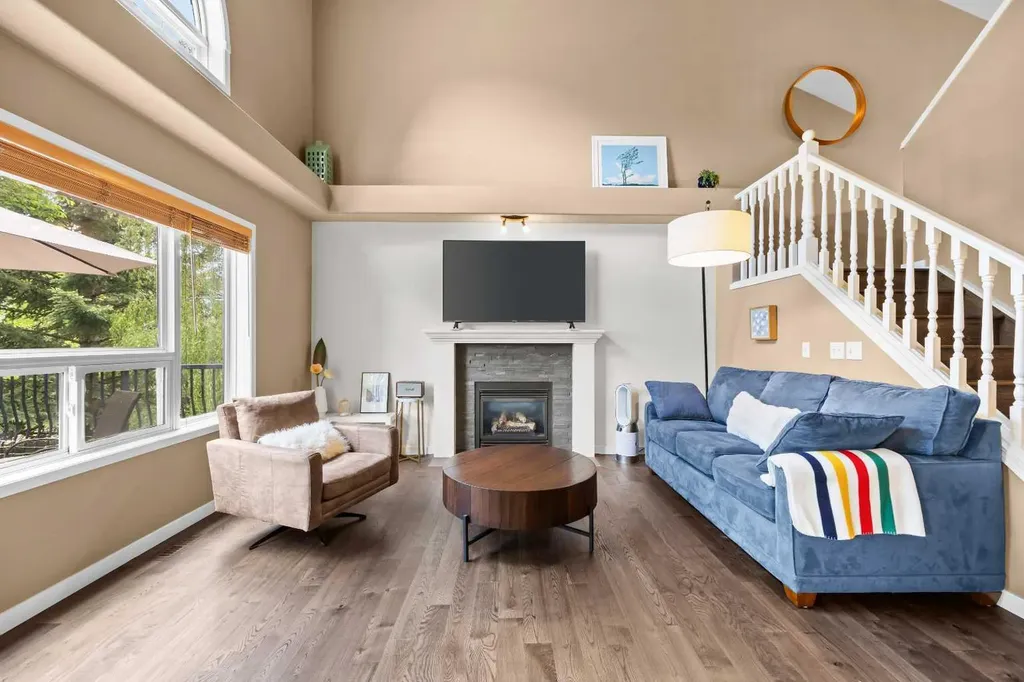 929 Sierra Morena Court SW Calgary AB T3H 3R3