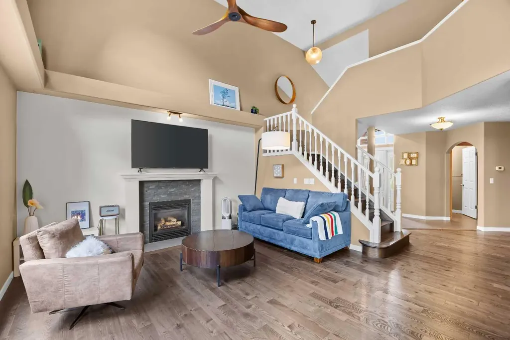 929 Sierra Morena Court SW Calgary AB T3H 3R3