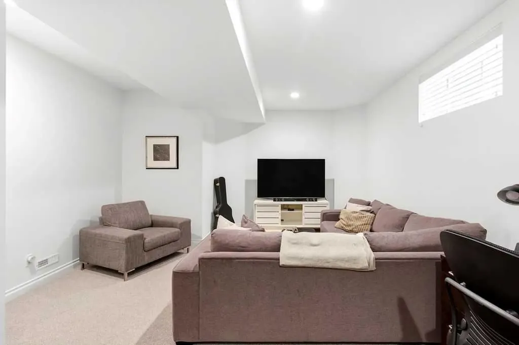 613 24 Avenue NW Calgary AB t2m 1x6