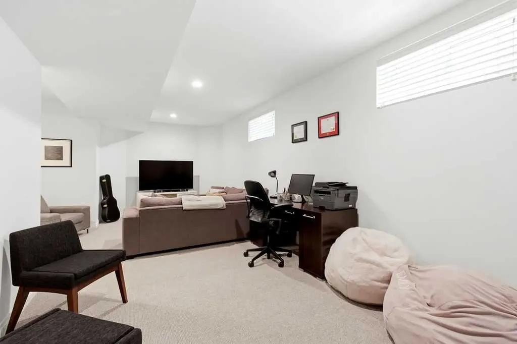 613 24 Avenue NW Calgary AB t2m 1x6