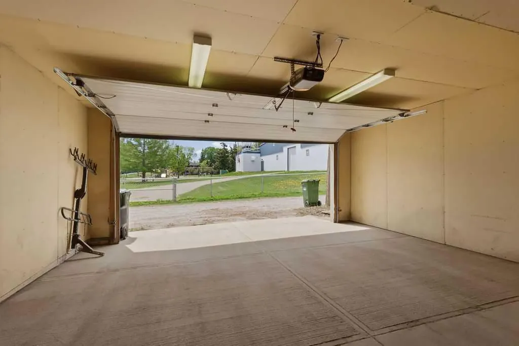 613 24 Avenue NW Calgary AB t2m 1x6