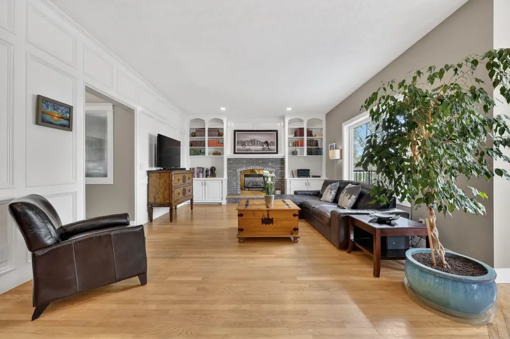 222 Diamond Drive SE Calgary AB T2J 7C8
