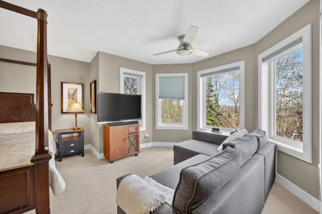 222 Diamond Drive SE Calgary AB T2J 7C8