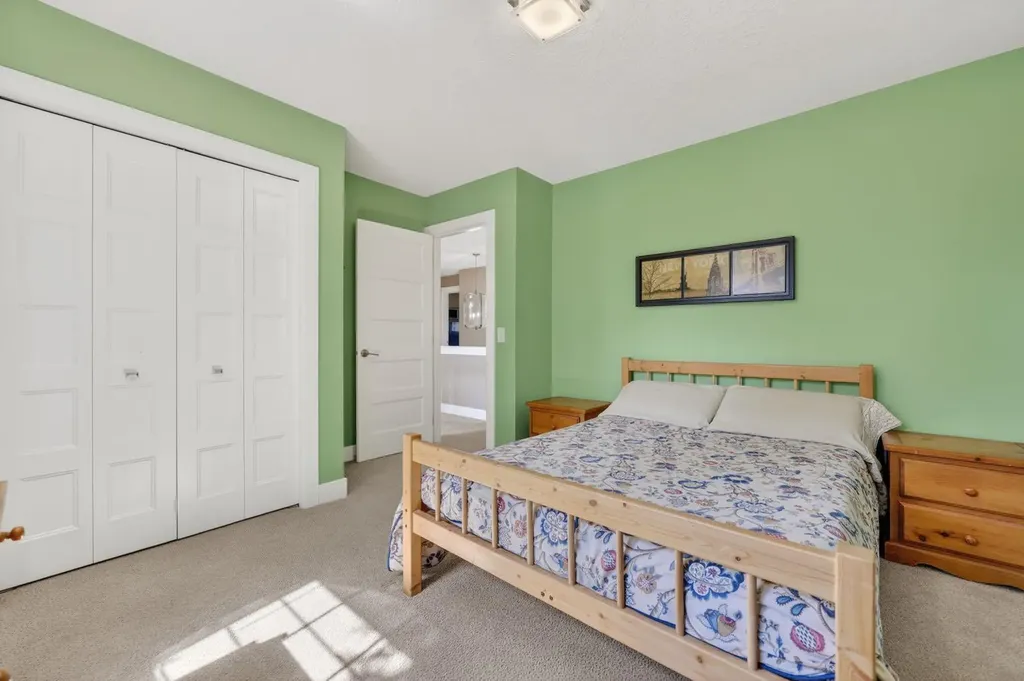 222 Diamond Drive SE Calgary AB T2J 7C8