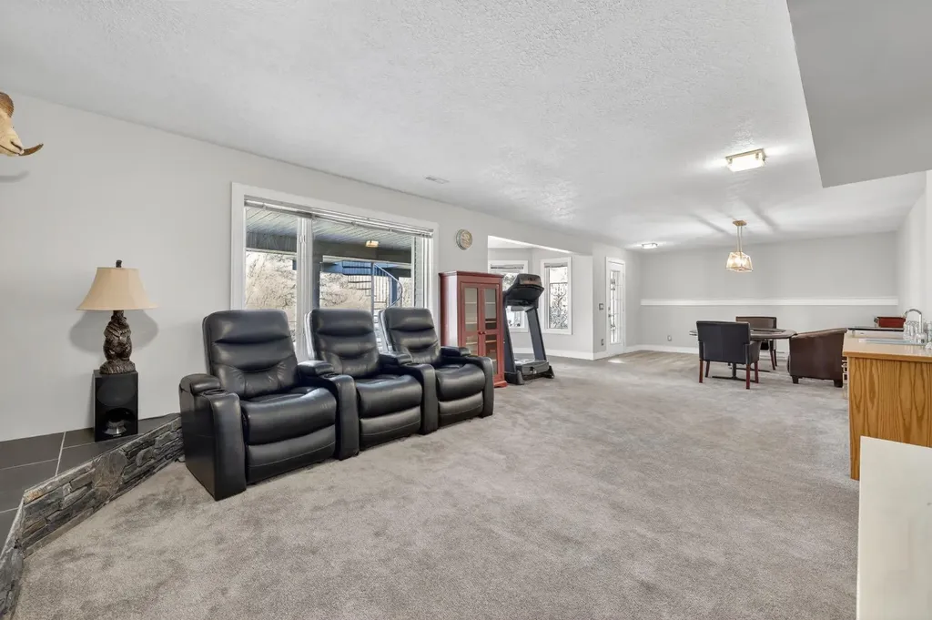 222 Diamond Drive SE Calgary AB T2J 7C8