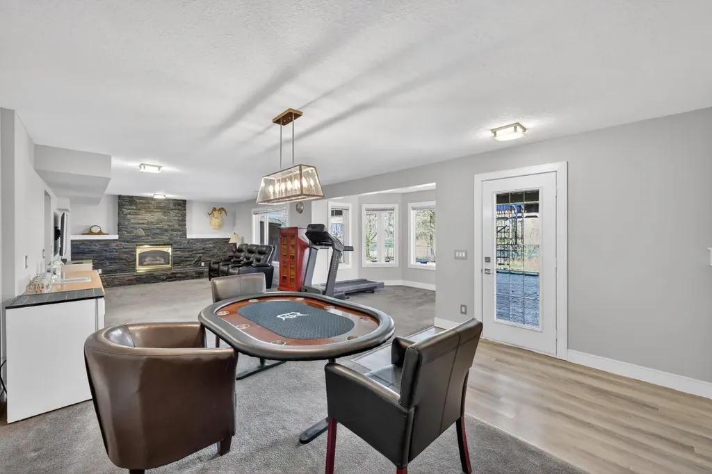 222 Diamond Drive SE Calgary AB T2J 7C8