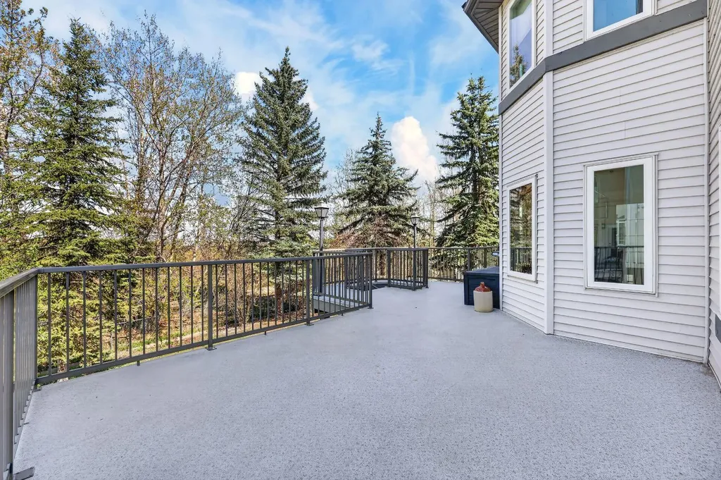 222 Diamond Drive SE Calgary AB T2J 7C8