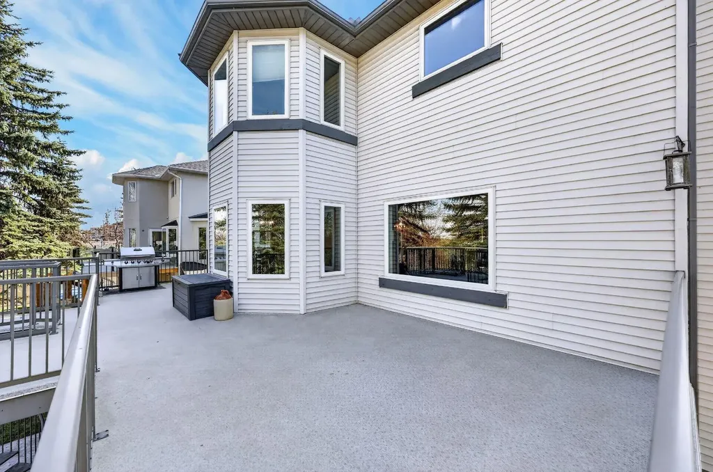 222 Diamond Drive SE Calgary AB T2J 7C8