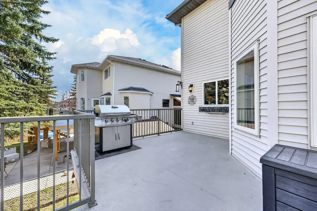 222 Diamond Drive SE Calgary AB T2J 7C8