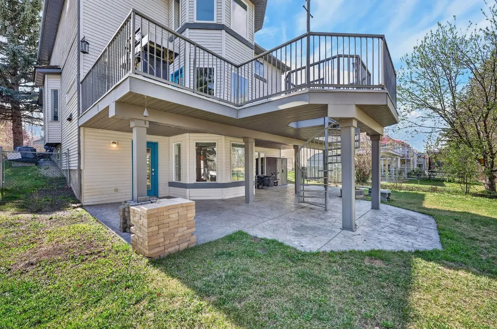 222 Diamond Drive SE Calgary AB T2J 7C8