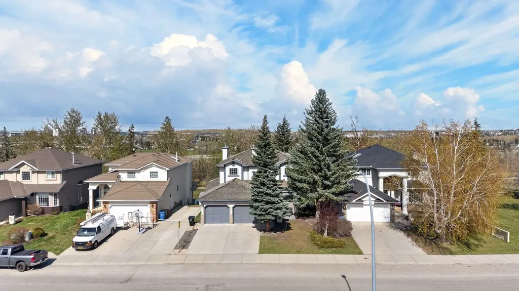222 Diamond Drive SE Calgary AB T2J 7C8
