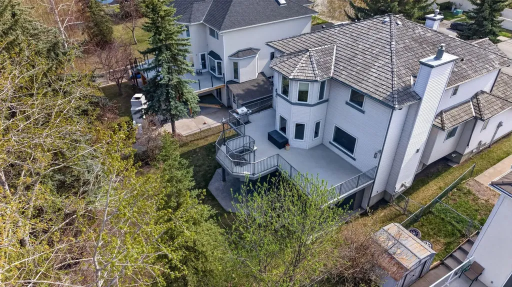 222 Diamond Drive SE Calgary AB T2J 7C8
